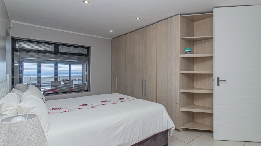 4 Bedroom Property for Sale in Perlemoenbaai Western Cape